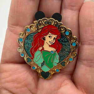 Disney: Framed Ariel Pin